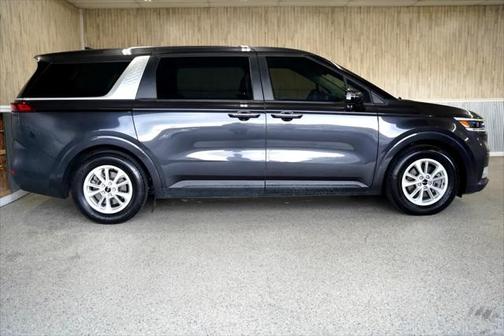 2023 Kia Carnival LX