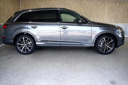 2023 Audi Q7 55 Premium Plus