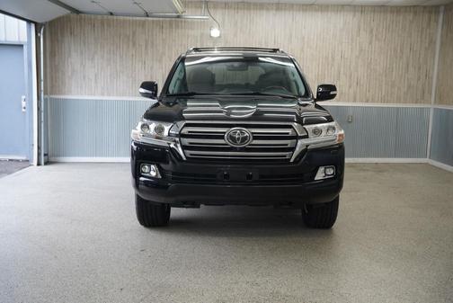 2016 Toyota Land Cruiser Base