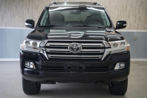 2016 Toyota Land Cruiser Base