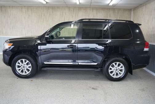 2016 Toyota Land Cruiser Base