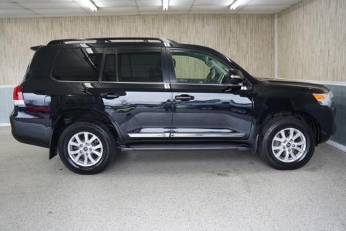 2016 Toyota Land Cruiser Base