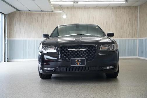 Gloss Black 2019 Chrysler 300 S