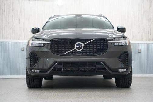 2022 Volvo XC60 B5 R-Design