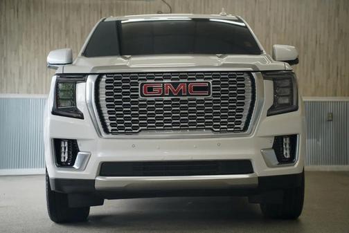 White Frost Tricoat 2024 GMC Yukon Denali