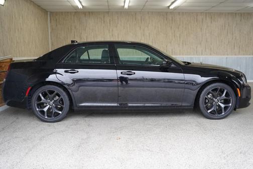 2020 Chrysler 300 Touring