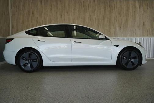 Pearl White Multi-Coat 2021 Tesla Model 3 Standard Range Plus
