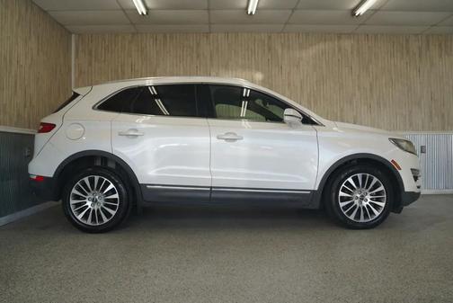 White Platinum Metallic Tri-Coat 2017 Lincoln MKC Reserve