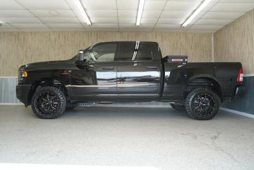 Diamond Black Crystal Pearlcoat 2024 RAM 3500 Tradesman Crew Cab 4x4 6'4' Box