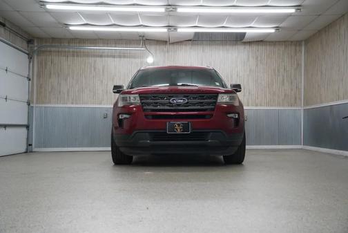Magnetic Metallic 2018 Ford Explorer XLT
