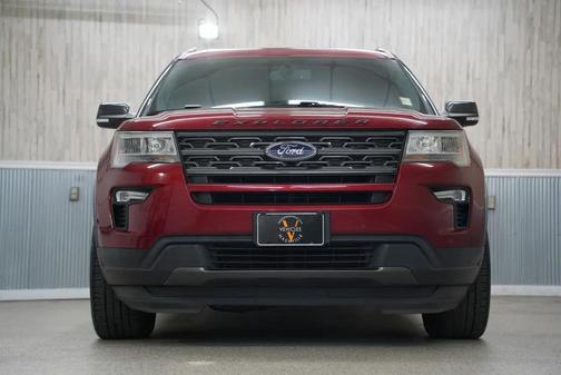 Magnetic Metallic 2018 Ford Explorer XLT