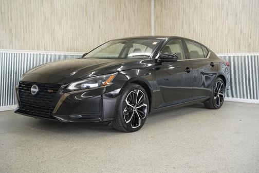 2023 Nissan Altima SR FWD