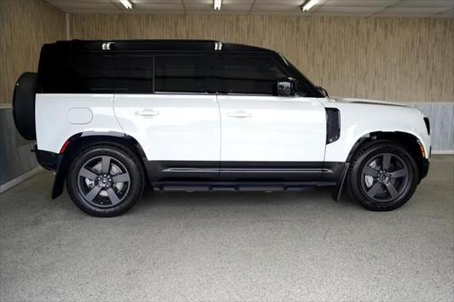 2025 Land Rover Defender 110 P400 X-Dynamic SE