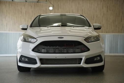 Oxford White 2017 Ford Focus ST