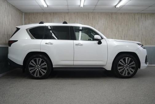 Eminent White Pearl 2025 Lexus LX 600 Luxury