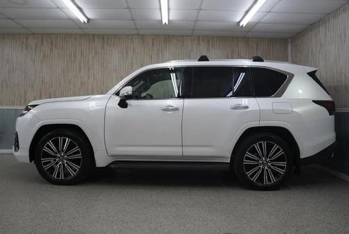 Eminent White Pearl 2025 Lexus LX 600 Luxury