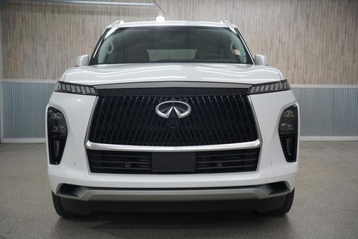 2025 INFINITI QX80 Luxe