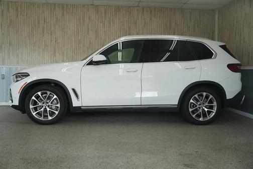 Alpine White 2023 BMW X5 xDrive40i