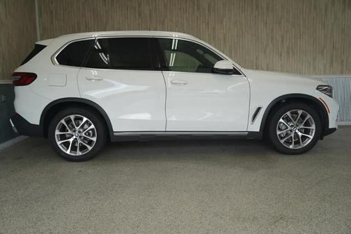 Alpine White 2023 BMW X5 xDrive40i