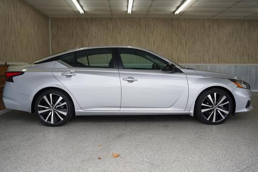 2021 Nissan Altima SR FWD