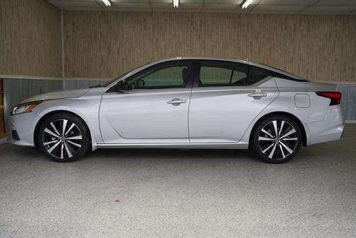 2021 Nissan Altima SR FWD