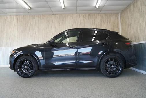 Vulcano Black Metallic 2021 Alfa Romeo Stelvio Ti Sport