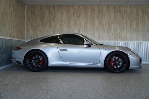 2019 Porsche 911 Carrera 4 GTS