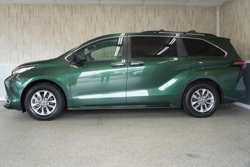 2022 Toyota Sienna XLE