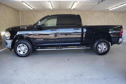 2019 RAM 3500 Tradesman Crew Cab 4x4 6'4' Box