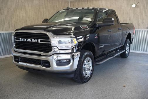 2019 RAM 3500 Tradesman Crew Cab 4x4 6'4' Box