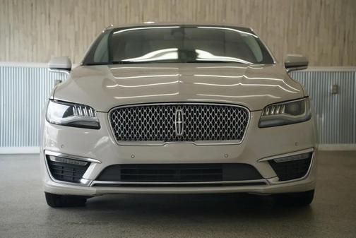 Cream 2019 Lincoln MKZ Reserve II