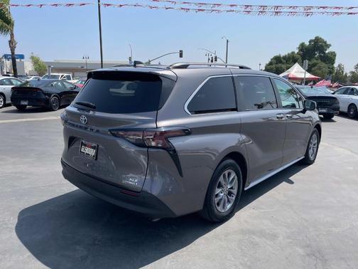 2023 Toyota Sienna XLE