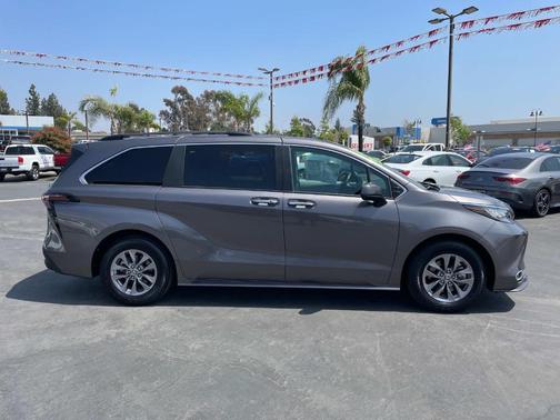 2023 Toyota Sienna XLE