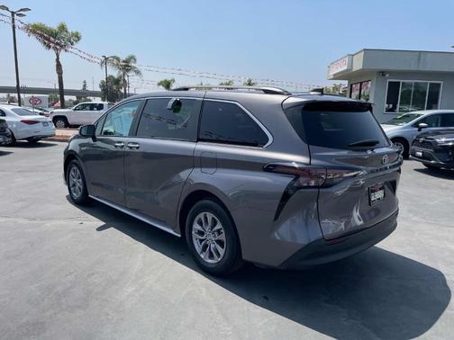 2023 Toyota Sienna XLE