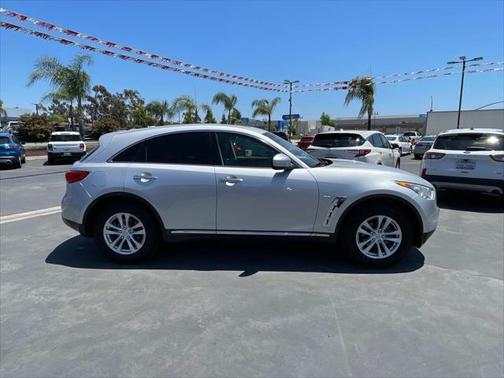 2017 INFINITI QX70 Base