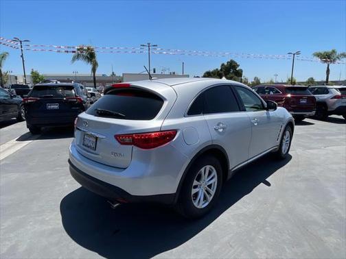 2017 INFINITI QX70 Base