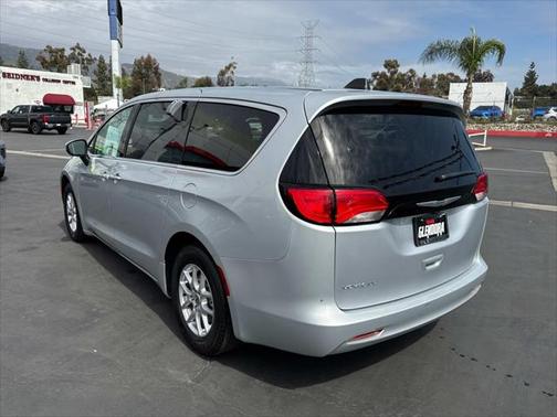 2023 Chrysler Voyager LX