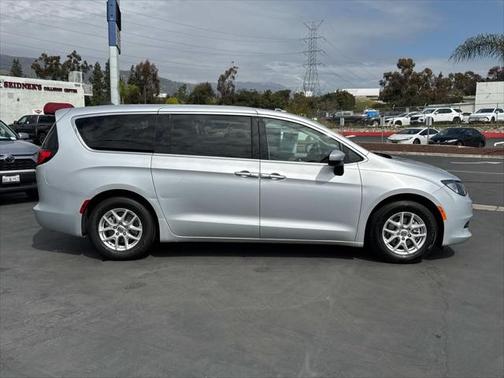 2023 Chrysler Voyager LX