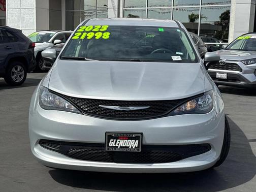 2023 Chrysler Voyager LX