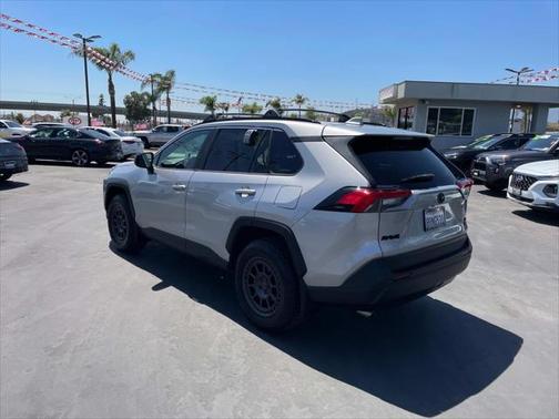 2020 Toyota RAV4 LE
