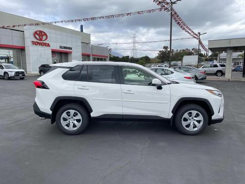 2025 Toyota RAV4 LE
