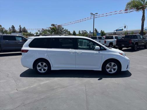 2018 Toyota Sienna LE