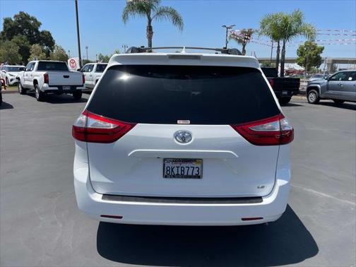 2018 Toyota Sienna LE