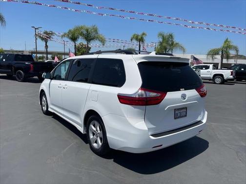 2018 Toyota Sienna LE