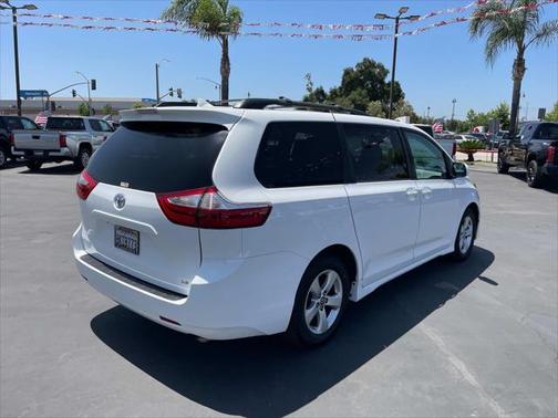 2018 Toyota Sienna LE