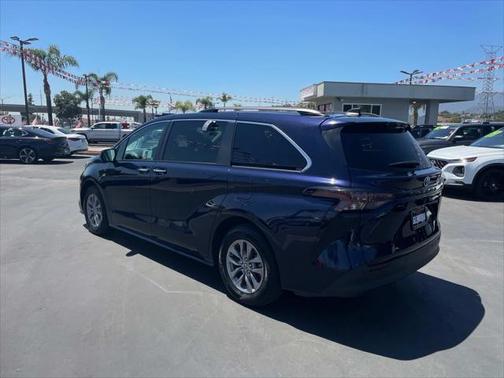 2023 Toyota Sienna XLE 7 Passenger