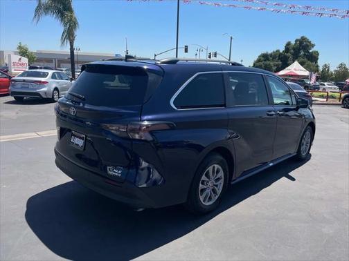 2023 Toyota Sienna XLE 7 Passenger