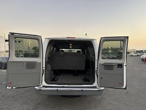 2014 Ford E350 Super Duty XLT