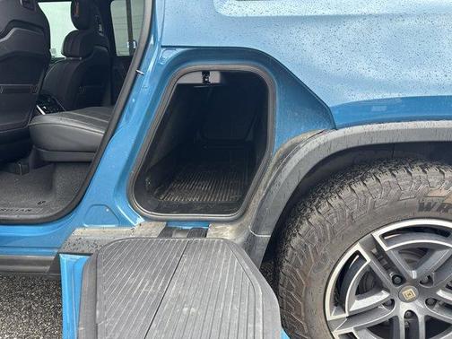 2025 Rivian R1T Adventure Package