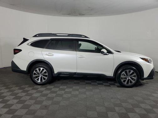 Crystal White Pearl 2022 Subaru Outback Premium